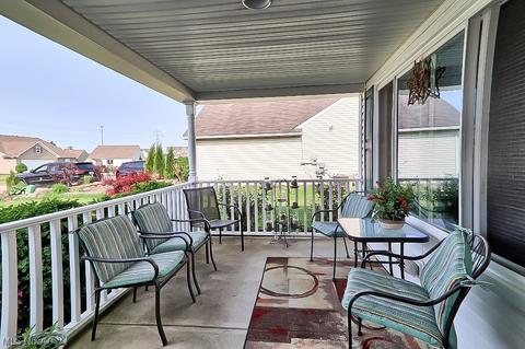 124 Fallingwater Dr, Elyria, OH 44035 photo 3