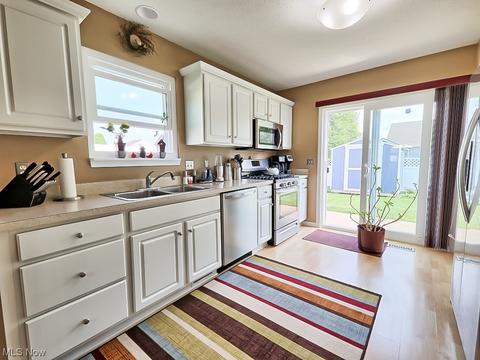 124 Fallingwater Dr, Elyria, OH 44035 photo 5