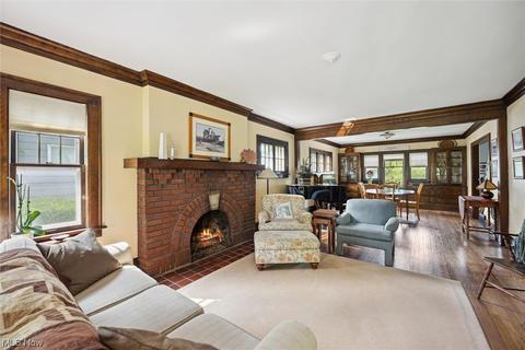 136 E 208th St, Euclid, OH 44123 photo 4