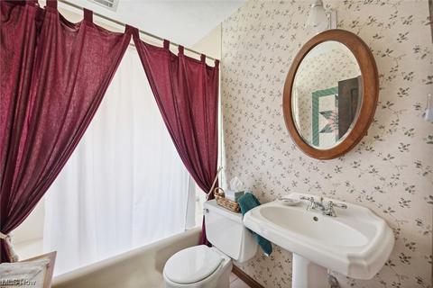 136 E 208th St, Euclid, OH 44123 photo 18