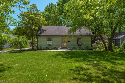 30503 Winston Dr, Bay Village, OH 44140