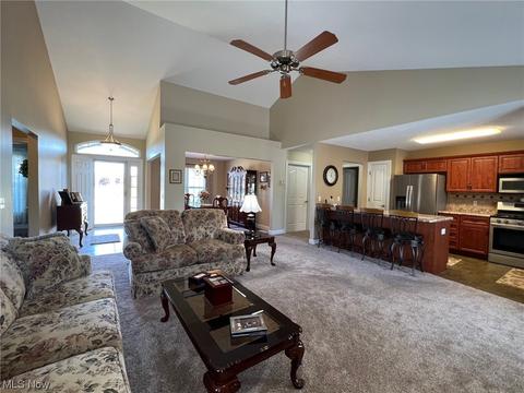 202 Fox Pointe Dr, Chardon, OH 44024 photo 11