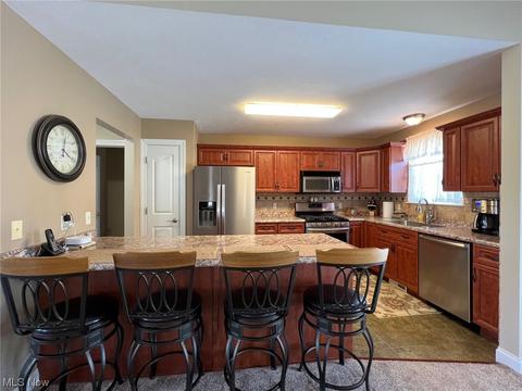 202 Fox Pointe Dr, Chardon, OH 44024 photo 13