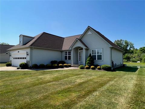 202 Fox Pointe Dr, Chardon, OH 44024 photo 2