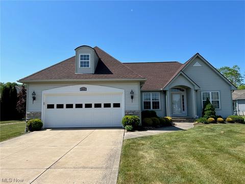 202 Fox Pointe Dr, Chardon, OH 44024 photo 1