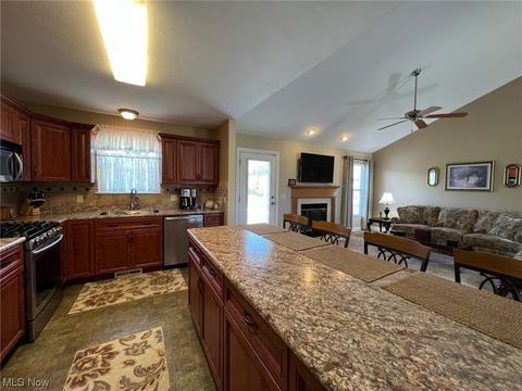 202 Fox Pointe Dr, Chardon, OH 44024 photo 15