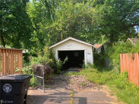 79 W Burns Ave, Akron, OH 44310 photo 2