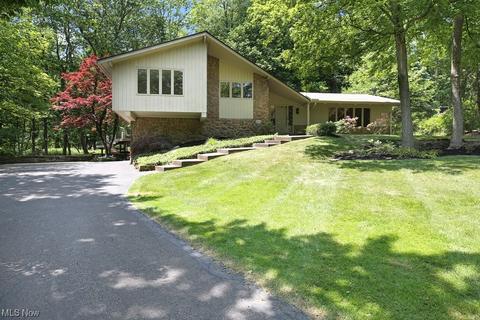 5700 Ledgebrook Ln, Solon, OH 44139 photo 1