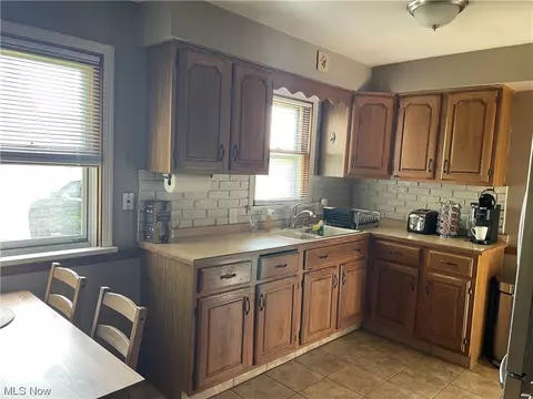 186 Harvey St, Struthers, OH 44471 photo 10