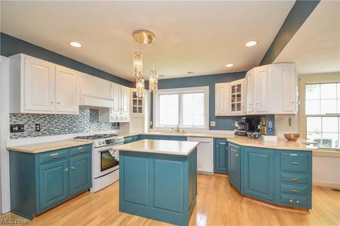 2521 Walnut Blvd, Ashtabula, OH 44004 photo 2