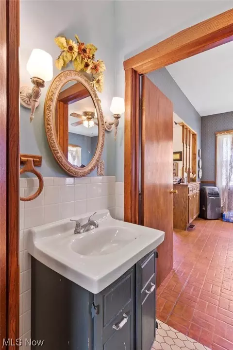 229 Marion Ave, Struthers, OH 44471 photo 9