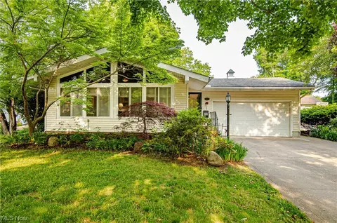 4834 Wood St, Willoughby, OH 44094