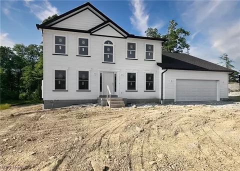 6384 Meander Glen Dr, Austintown, OH 44515