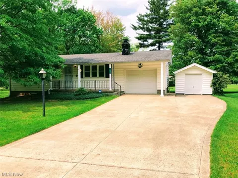 5625 Donna Dr, Ashtabula, OH 44004 photo 1