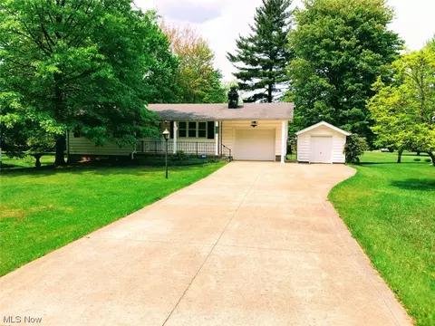 5625 Donna Dr, Ashtabula, OH 44004 photo 3