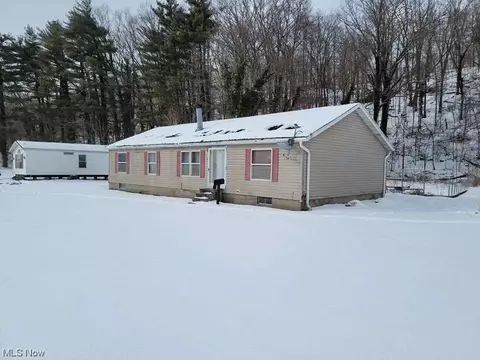 366 E Canal St, Newcomerstown, OH 43832