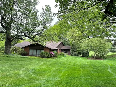 2730 Brentwood Rd NW, Canton, OH 44708