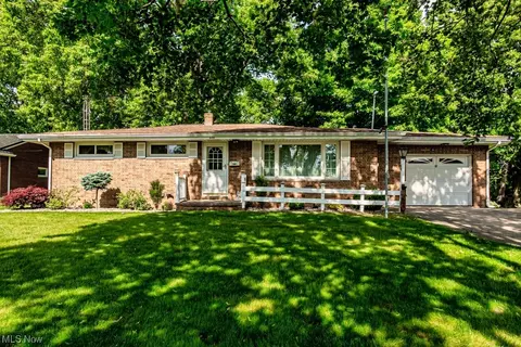 649 Fairview Pl, Alliance, OH 44601