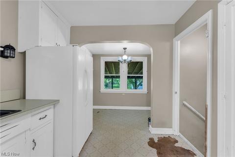 2050 E 228th St, Euclid, OH 44117 photo 9