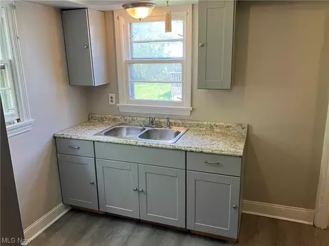 264 E 242nd St, Euclid, OH 44123 photo 5
