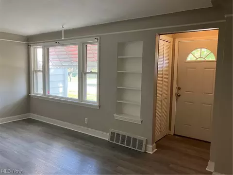 264 E 242nd St, Euclid, OH 44123 photo 2