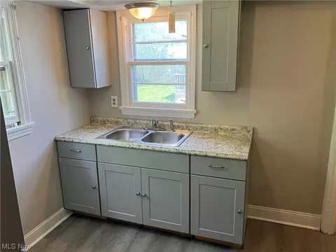 264 E 242nd St, Euclid, OH 44123 photo 5