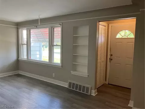 264 E 242nd St, Euclid, OH 44123 photo 2