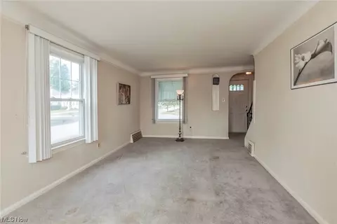 521 E 266 St, Euclid, OH 44132 photo 7
