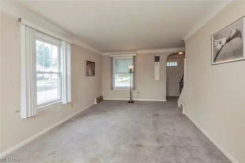 521 E 266 St, Euclid, OH 44132 photo 7