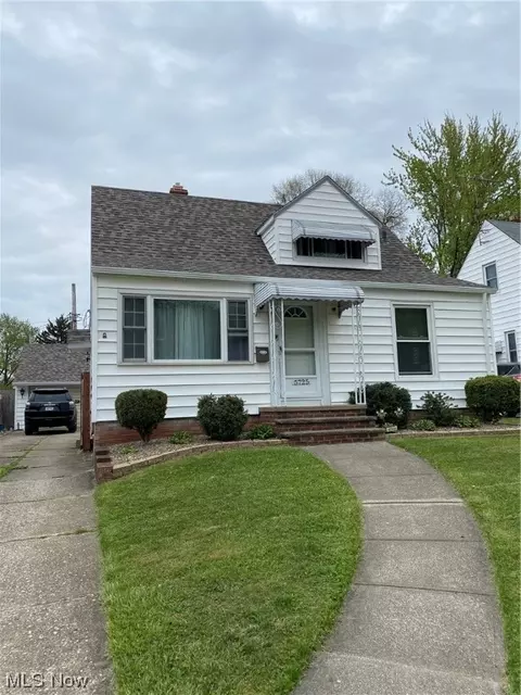 5725 W 46th St, Parma, OH 44134