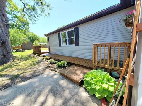 3028 Dickenson Rd, Ashtabula, OH 44004 photo 3