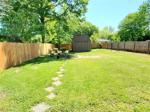 3028 Dickenson Rd, Ashtabula, OH 44004 photo 11