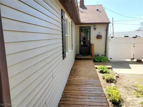 3028 Dickenson Rd, Ashtabula, OH 44004 photo 4