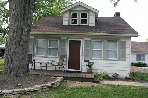 7647 Holly Dr, Mentor On The Lake, OH 44060