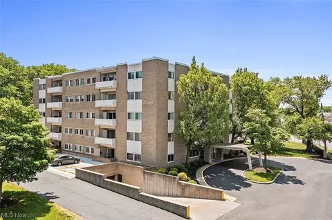 2159 Wooster Rd #45, Rocky River, OH 44116