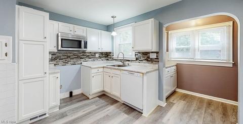 369 E Wilbeth Rd, Akron, OH 44301 photo 8