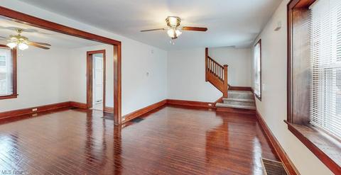 369 E Wilbeth Rd, Akron, OH 44301 photo 3