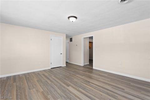 438 High St, Elyria, OH 44035 photo 5