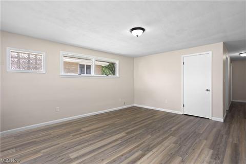 438 High St, Elyria, OH 44035 photo 4