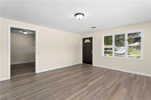 438 High St, Elyria, OH 44035 photo 6