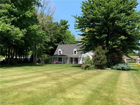 1863 Greenbrier Dr, Ashtabula, OH 44004 photo 3