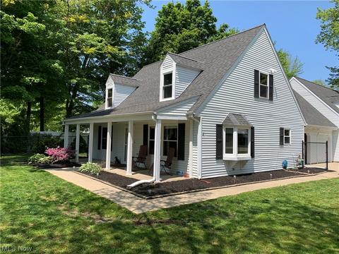 1863 Greenbrier Dr, Ashtabula, OH 44004 photo 2