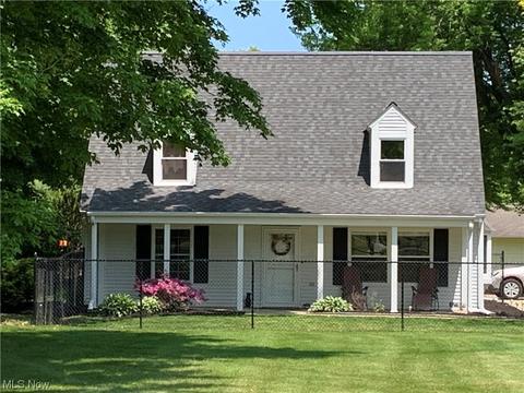 1863 Greenbrier Dr, Ashtabula, OH 44004 photo 4