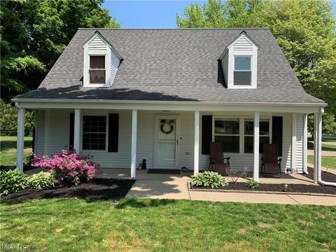 1863 Greenbrier Dr, Ashtabula, OH 44004 photo 1