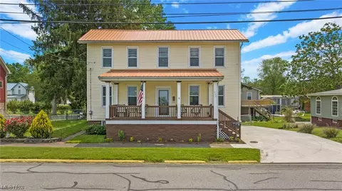209 Front St, Williamstown, WV 26187