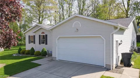 401 Ivanhoe Ave, Wadsworth, OH 44281 photo 2