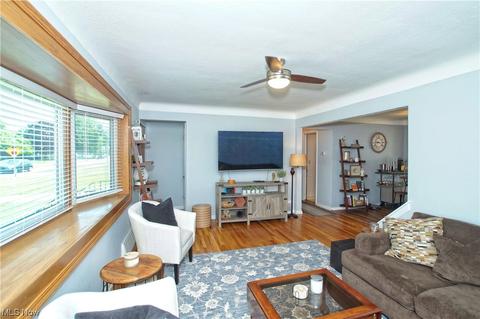 760 Pendley Rd, Willowick, OH 44095 photo 3