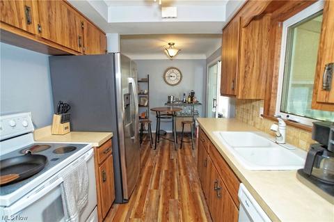 760 Pendley Rd, Willowick, OH 44095 photo 6