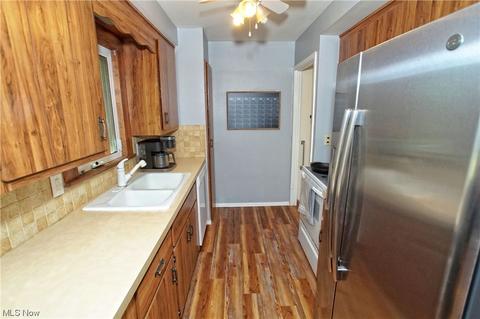 760 Pendley Rd, Willowick, OH 44095 photo 5