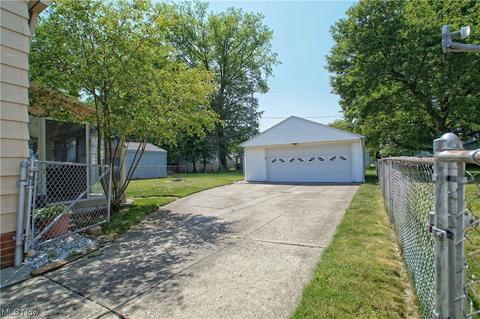 760 Pendley Rd, Willowick, OH 44095 photo 18